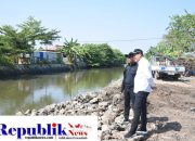 Plt Bupati Subandi Pantau Langsung Pembangunan Jembatan Kedungpeluk