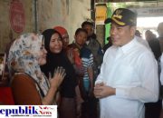 Plt. Bupati Sidoarjo Serahkan Bansos kepada Pedagang Terdampak Kebakaran Pasar Krian