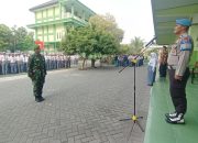 Bhabinkamtibmas dan Babinsa Rejeni Pembina Upacara di SMKI Krembung