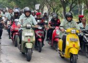 Unik! Batur Paslon Calon Bupati Dan Wakil Bupati Grobogan Naik Vespa Ke KPU