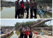 Selain Himbauan Pilkada Damai 2024, Masyarakat Kampung Nelayan Terima Bantuan Sembako dari Kapolsek Sedati