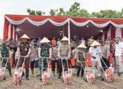Polresta Sidoarjo Tanam Jagung Serentak Satu Juta Hektar Lahan di Desa Bakungtemenggungan