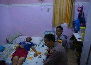 Bentuk Kepedulian Kapolres Gresik AKBP Rovan Jenguk Anggota yang Sakit dan Beri Dukungan