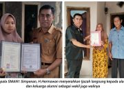 SMAN 1 Simpenan Sukabumi Laksanakan Edaran Disdik Jabar, Kepala Sekolah Turun Langsung Serahkan Ijazah Alumni