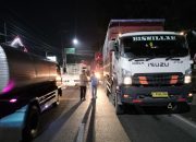Kapolsek Krian Berikan Teguran Humanis kepada Pengemudi Truck yang Melanggar