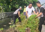 Polsek Gedangan Gelar Kerja Bakti Bersihkan Aliran Sungai