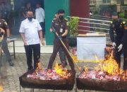 Kajari Aceh Timur Musnahkan Satu Juta Batang Rokok Ilegal Dan Barang Bukti Lainnya