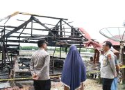 Ramadhan Peduli, Kapolres Aceh Timur Serahkan Bantuan Kepada Korban Kebakaran