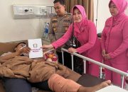 Kapolsek Gunung Anyar Beserta Bhayangkari Jenguk Anggota yang Sakit, Wujud Solidaritas dan Kepedulian Keluarga Besar Polri