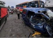 Adu Banteng Panther Versus Bus 7 Orang Meninggal Dunia