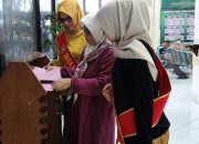 Hari Kartini, Polwan Sidoarjo Kenakan Kebaya di Pelayanan Samsat