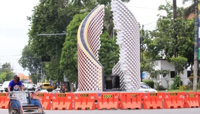 Tugu Babalayar Wujud Korupsi Yang Dipertontonkan