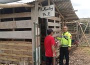 Bhabinkamtibmas Desa Semambung Kunjungi “Rumah Kambing” Dukung Ketahanan Pangan Lokal