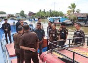 Ditpolairud Polda Aceh Serah Tersangka Pelanggar Pelayaran dan BB Kepada Kejari Aceh Barat