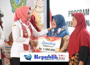 Pemkab Sidoarjo Bagikan BLT Kepada Buruh Pabrik Rokok Sidoarjo