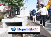 Pemasangan U-ditch Pada Proyek Betonisasi Betro-Gedangan Ditambahi Urukan untuk Mudahkan Warga