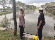 Bhabinkamtibmas Desa Kedungpeluk Polsek Candi Bersama Warga Kembangkan Budidaya Ikan Kolam untuk Wujudkan Ketahanan Pangan