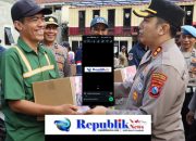 Hari Bhayangkara ke -79 Polres Pelabuhan Tanjungperak Gelar Baksos, Puluhan Pengemudi Bentor dan Kuli Panggul Full Senyum