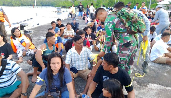 KM Barcelona V Terbakar Seluruh Penumpang Terjun Kelaut, Penyelamatan Terus Berlangsung