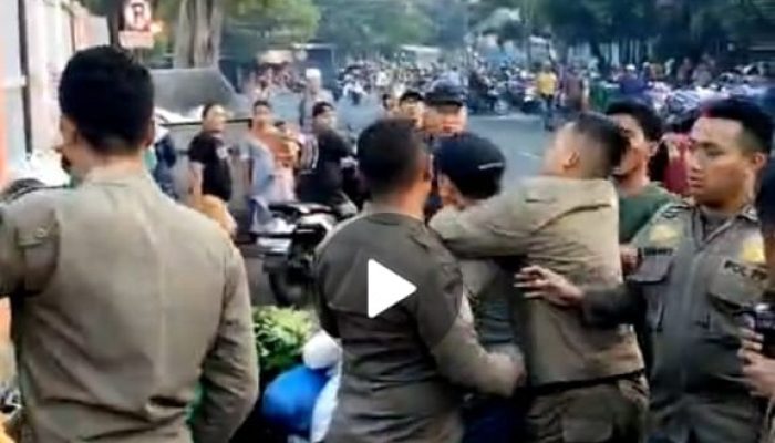 Satpol PP Perlakukan Pedagang Seperti Kriminal