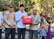 T Zainal Abidin Bantu Korban Kebakaran Di Gampong Matang Pudeng