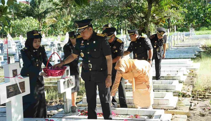 Pimpin Ziarah di TMP Kairagi, Kakanwil Kemenkum Sulut Ajak Pegawai Teladani Pahlawan Bangsa