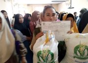 Bulog Sukses Salurkan Bantuan Pangan, Warga Desa Tonjong Terima 20 Kg Beras per Keluarga