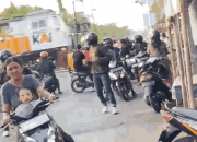 Forklift Ditabrak Kereta Api di Perlintasan Buntaran Tandes