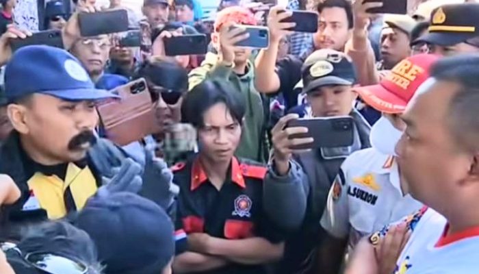 Diduga Dianiaya,dan dipersekusi Wartawan Situbondo Dilarikan ke Rumah Sakit Setelah Bersitegang dengan Bupati pada saat meliput unras