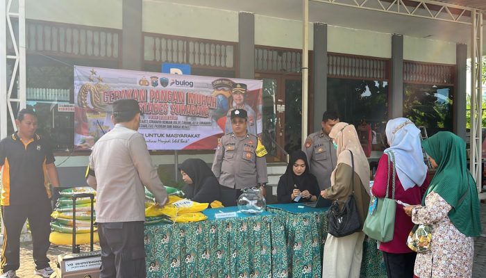 Polsek Gunung Anyar Gelar Bazar Beras Murah, Langsung Ludes Diserbu Warga