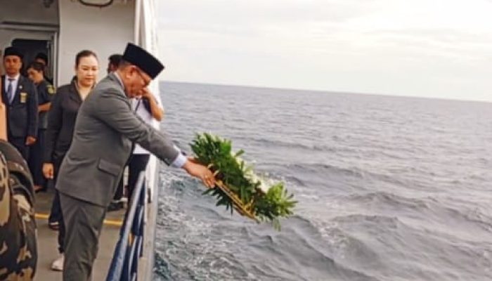 Kenang Jasa Pahlawan, HUT MA ke- 80 Pengadilan Negeri/ Perikanan Bitung Laksanakan Upacara Tabur Bunga di Laut ‎