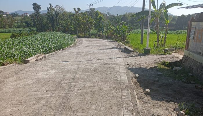 Proyek Paving Jalan Di Kelurahan Lembeyan Kulon Selesai Dikerjakan