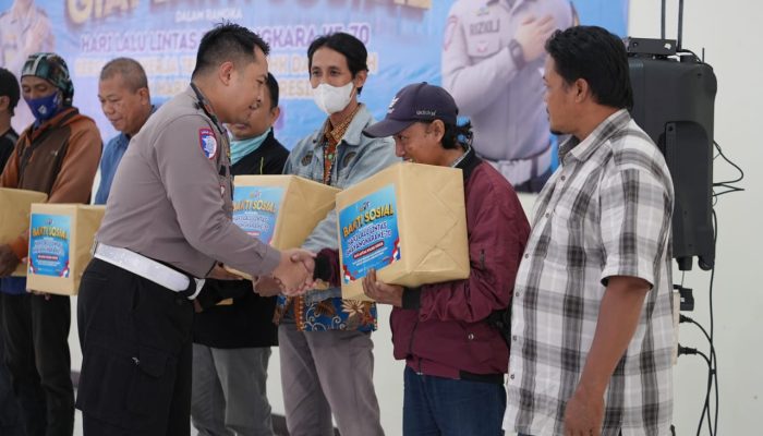Satlantas Polres Gresik Peringati HUT Lantas ke-70 dengan Baksos dan Pelatihan UMKM bagi Pekerja Terdampak PHK