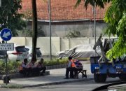 Masyarakat dan AMI Kecam Petugas Dishub Surabaya yang Main HP Saat Jalanan Krodit