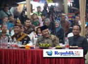 Meski Diguyur Hujan, Ratusan Warga Kloposepuluh Antusias Hadiri Sedekah Bumi Bersama Bupati H.Subandi