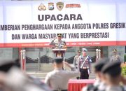 Wujud Apresiasi, Kapolres Gresik Beri Penghargaan kepada 25 Personel dan Warga yang Berdedikasi