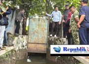 Bupati Sidoarjo Subandi Sidak ke Sejumlah Lokasi Banjir di Kawasan Kota