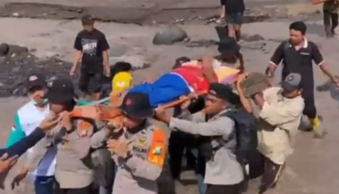 Polri Terus Evakuasi Warga dan Mengamankan Harta Benda di Candipuro: Bergerak Cepat Selamatkan Masyarakat