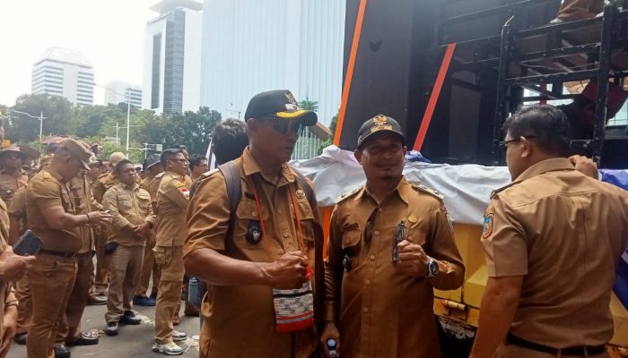 Desak Pencabutan PMK 81/2025, Ribuan Kepala Desa Aksi Damai di Monas