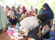 Kapolres Aceh Timur Tinjau Pengobatan Gratis dan Trauma Healing bagi Korban Banjir di Julok