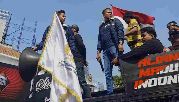 AMI Gelar Aksi Besar-Besaran Demo Polda Jatim Desak Tersangka, Lanjut Kepung DPD PDIP Tuntut Pemecatan