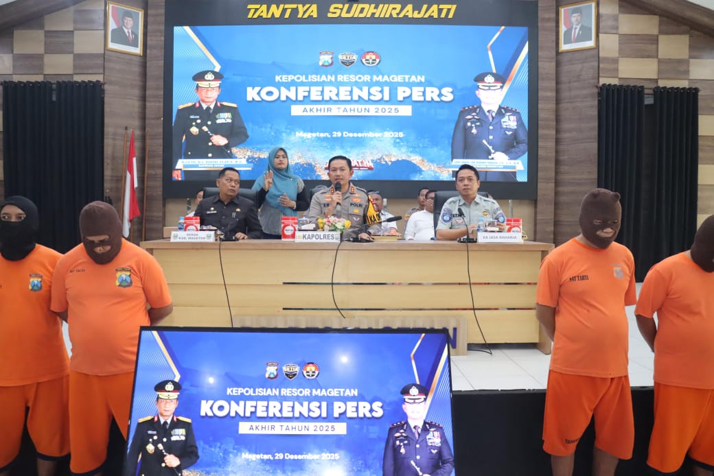 Kapolres Magetan AKBP Raden Erik Bangun Prakasa saat rilis akhir tahun 2025