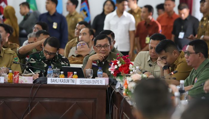 Kepala BNPB Hadiri Rapat Koordinasi Percepatan Rehabilitasi dan Rekonstruksi Pascabencana Provinsi Sumatera Barat