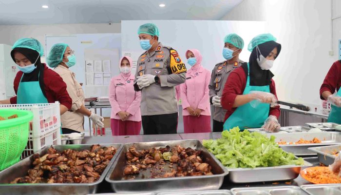 Pastikan Food Safety dan Standar Operasional Terpenuhi, Kapolres Magetan Kontrol Langsung SPPG Polres Magetan Poncol