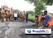 Bupati Subandi Pastikan Perbaikan Jalan Sukodono Gunakan Aspal Hotmix Berkualitas