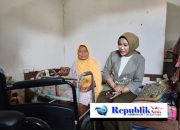 Wabup Sidoarjo Serahkan Bantuan Kursi Roda untuk Warga Porong