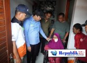 Bupati Sidoarjo Serahkan Bantuan Kursi Roda dan Renovasi RTLH di Krian