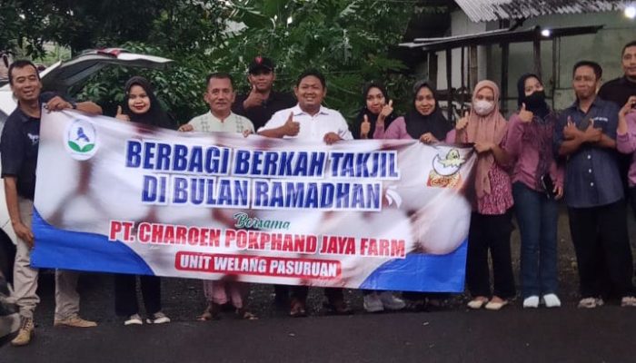 PT. CHAROEN POKPHAND JAYA FARM UNIT WELANG KEMBALI BAGIKAN KEBAIKAN, TAKJIL RAMADHAN HANTARKAN BERKAH BAGI MASYARAKAT PASURUAN