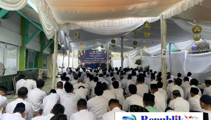 LAPAS SIDOARJO GELAR SHOLAT IDUL FITRI DIRANGKAIKAN DENGAN PEMBERIAN REMISI KHUSUS