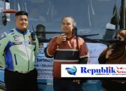 Aksi Heroik Satlantas Polres Gresik, Antarkan Pasutri Asal Situbondo yang Ketinggalan Bus Mudik